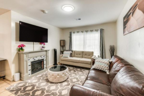 Cozy Newark Getaway about 15 Mi to Manhattan!